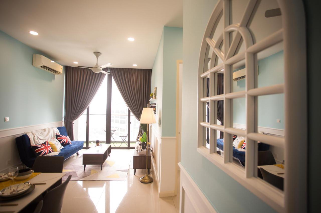 D'Pristine Medini By The One - 8Min Walk To Legoland Apartment Нусаджая Екстериор снимка