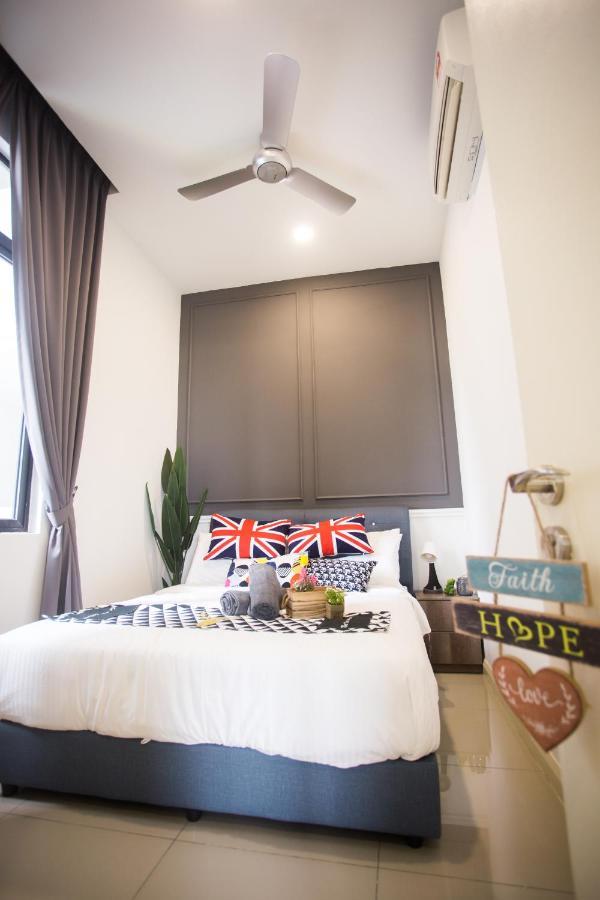 D'Pristine Medini By The One - 8Min Walk To Legoland Apartment Нусаджая Екстериор снимка