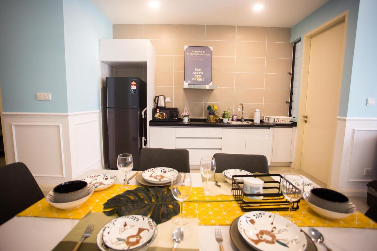 D'Pristine Medini By The One - 8Min Walk To Legoland Apartment Нусаджая Екстериор снимка
