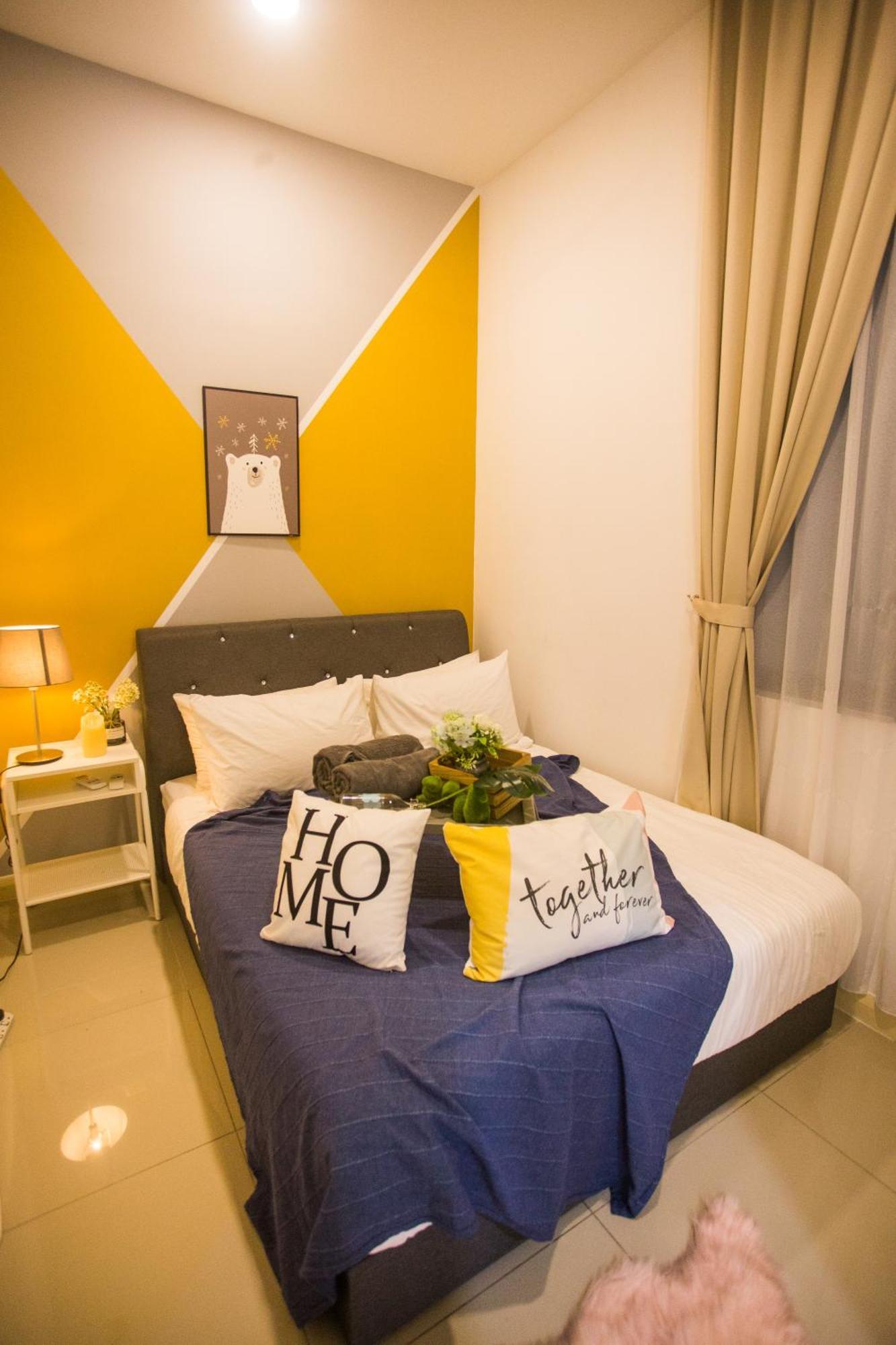 D'Pristine Medini By The One - 8Min Walk To Legoland Apartment Нусаджая Екстериор снимка