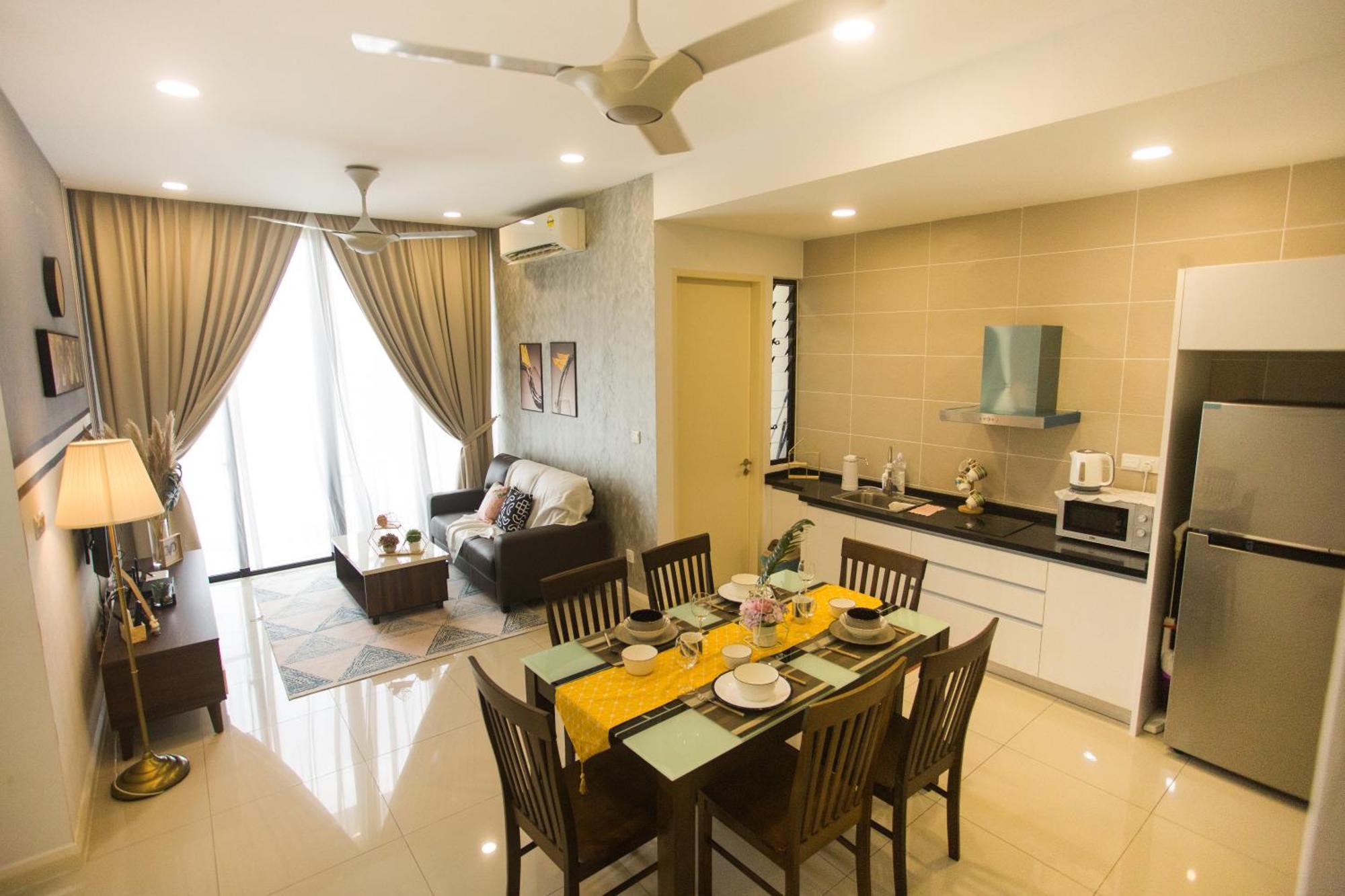 D'Pristine Medini By The One - 8Min Walk To Legoland Apartment Нусаджая Екстериор снимка
