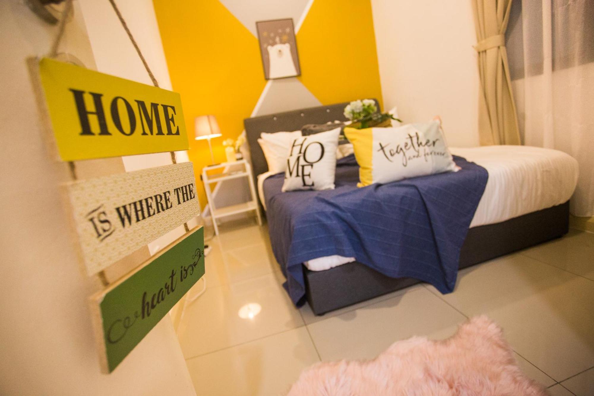 D'Pristine Medini By The One - 8Min Walk To Legoland Apartment Нусаджая Екстериор снимка