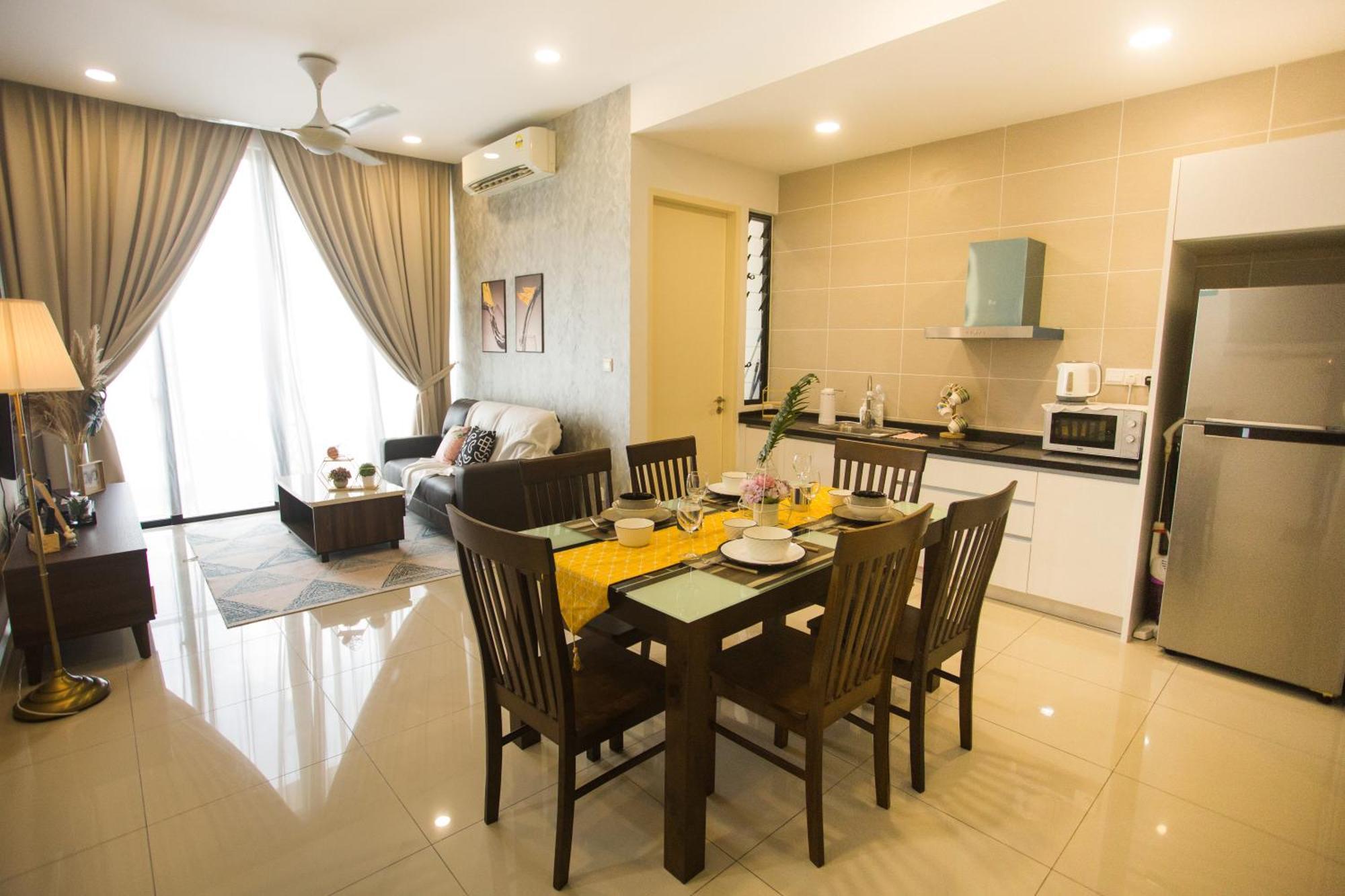 D'Pristine Medini By The One - 8Min Walk To Legoland Apartment Нусаджая Екстериор снимка