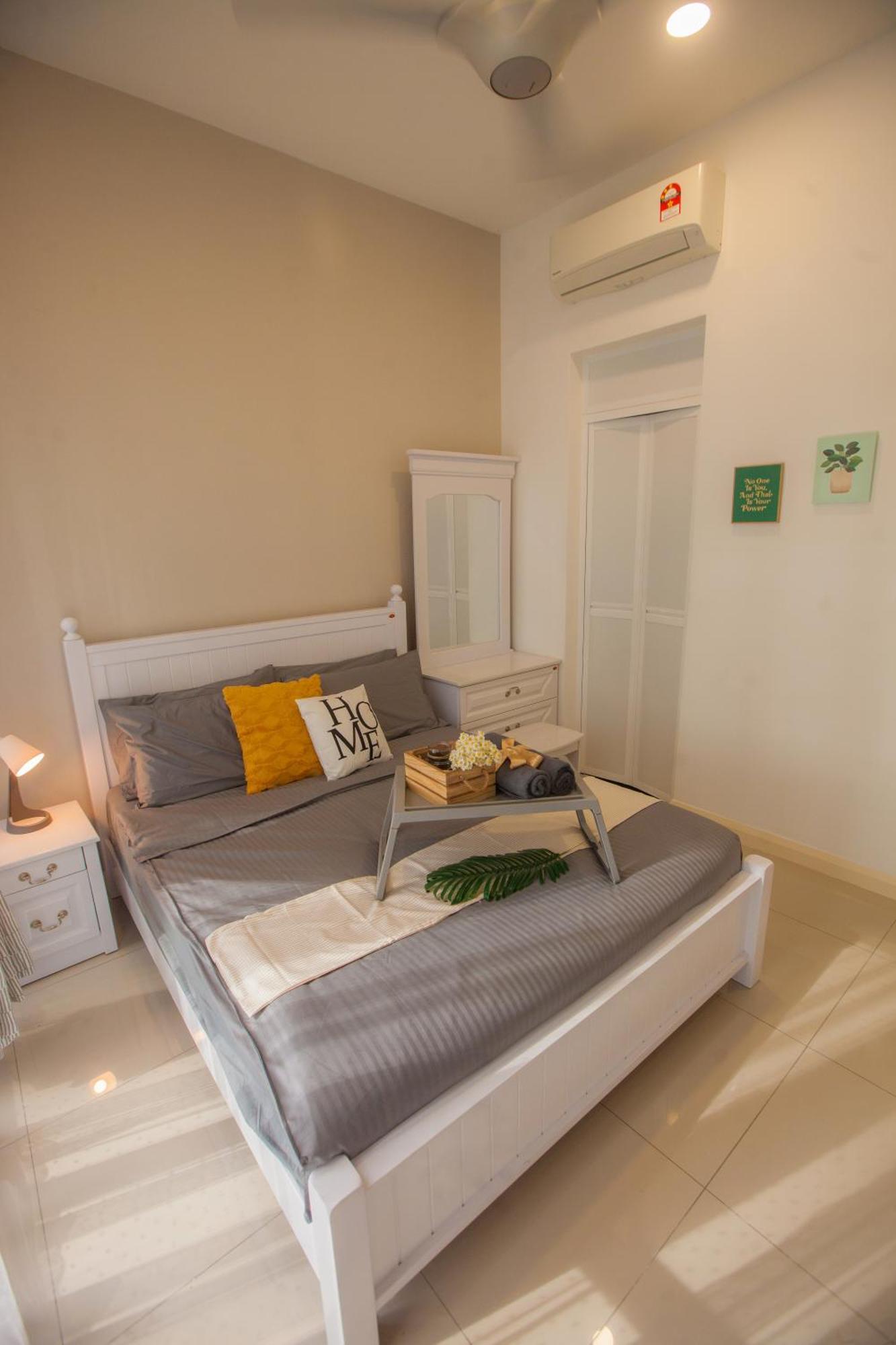 D'Pristine Medini By The One - 8Min Walk To Legoland Apartment Нусаджая Екстериор снимка