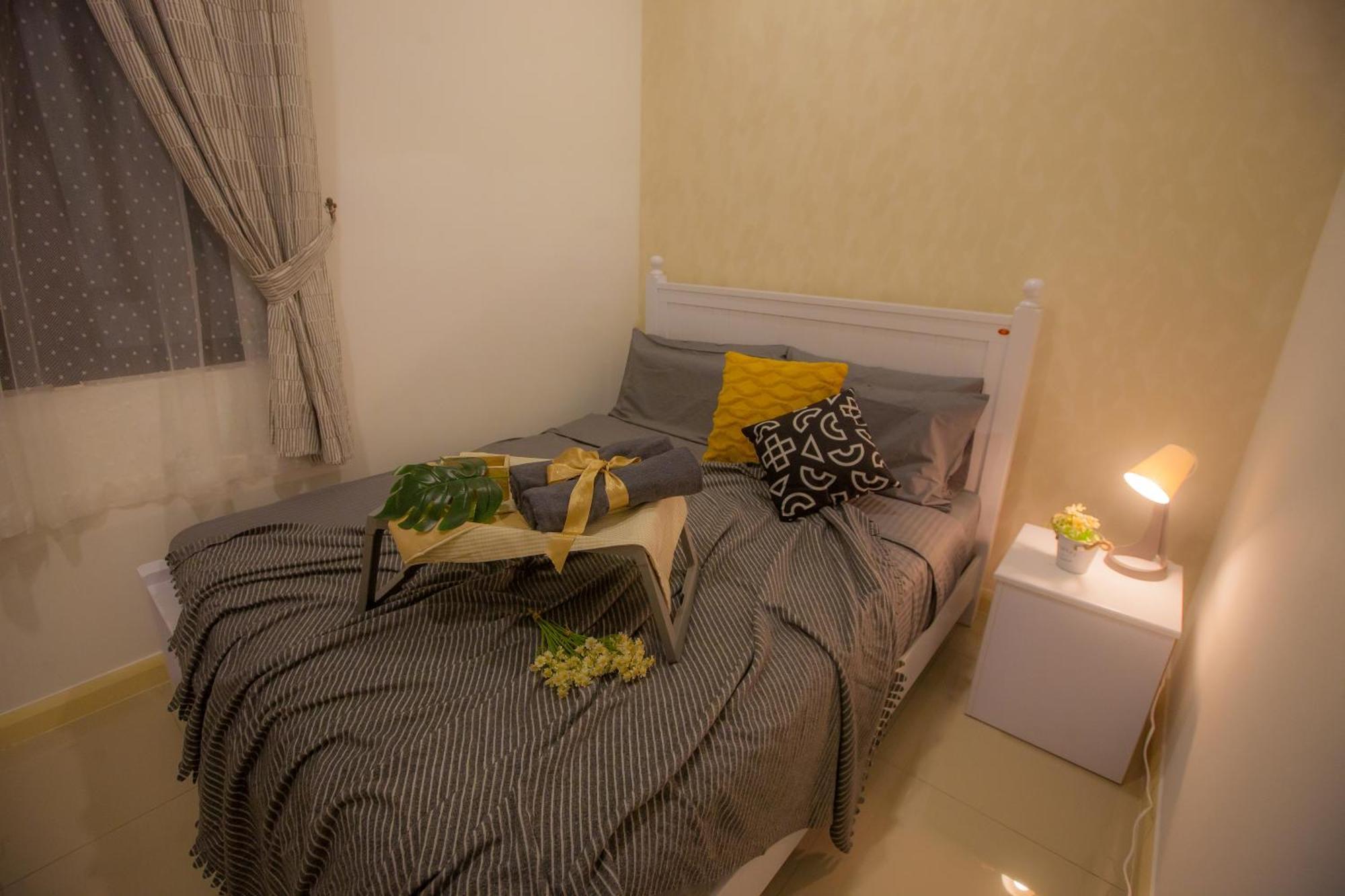 D'Pristine Medini By The One - 8Min Walk To Legoland Apartment Нусаджая Екстериор снимка