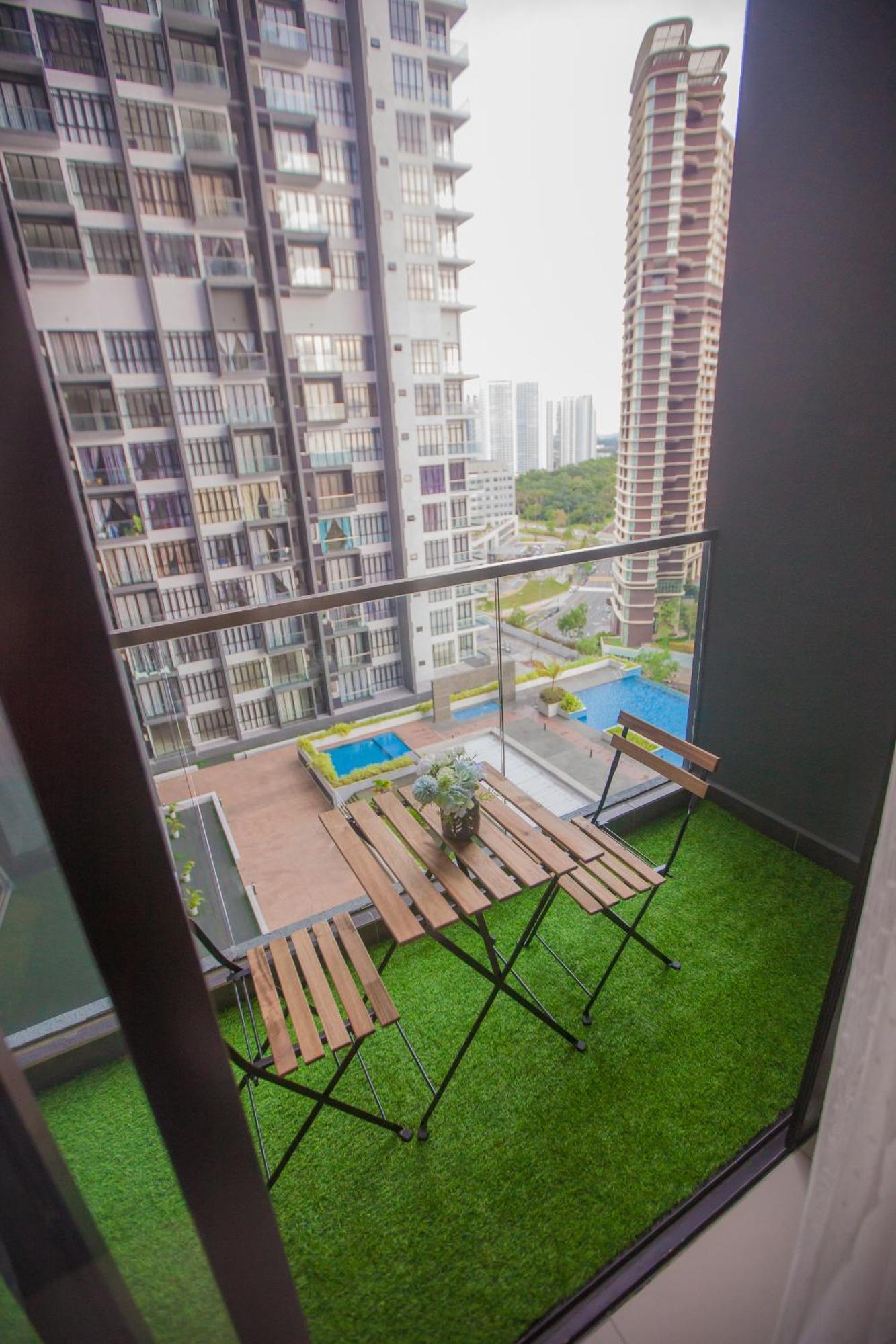 D'Pristine Medini By The One - 8Min Walk To Legoland Apartment Нусаджая Екстериор снимка