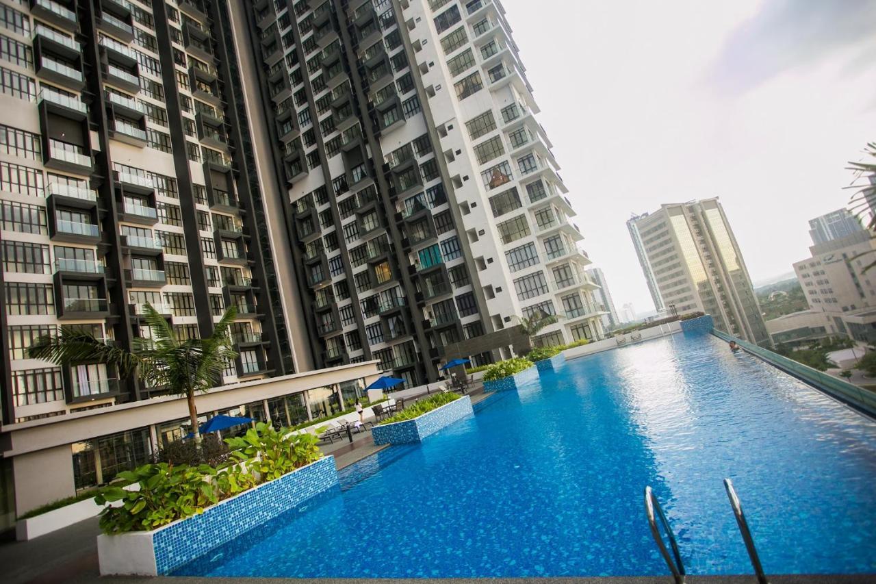 D'Pristine Medini By The One - 8Min Walk To Legoland Apartment Нусаджая Екстериор снимка