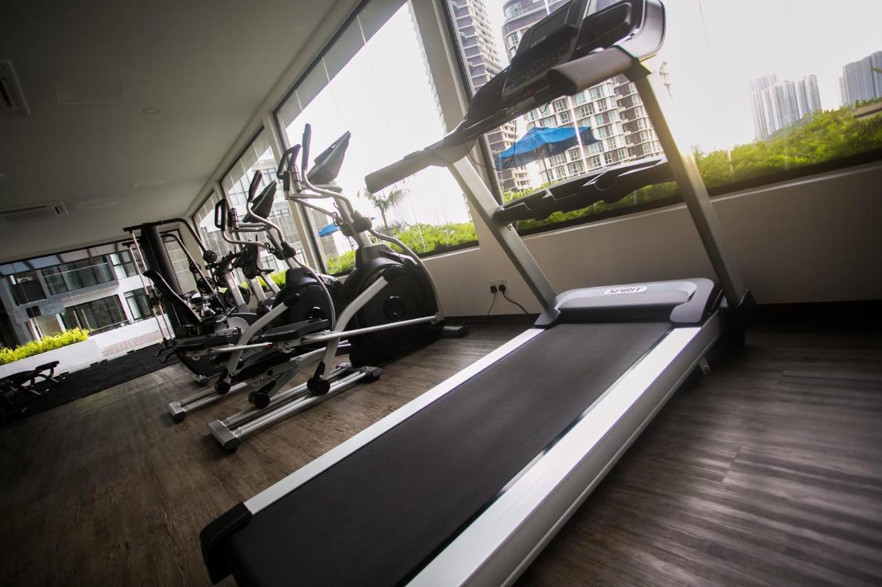 D'Pristine Medini By The One - 8Min Walk To Legoland Apartment Нусаджая Екстериор снимка