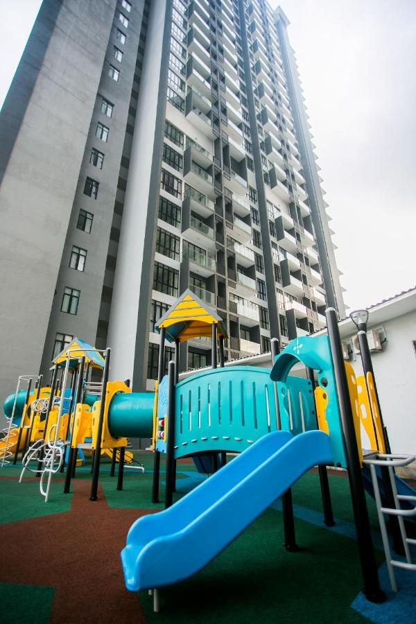 D'Pristine Medini By The One - 8Min Walk To Legoland Apartment Нусаджая Екстериор снимка