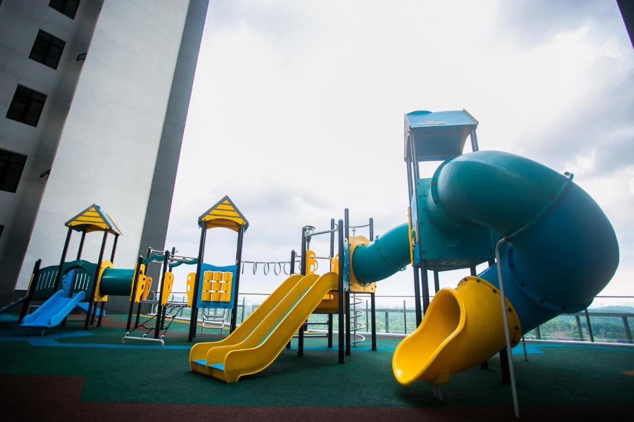 D'Pristine Medini By The One - 8Min Walk To Legoland Apartment Нусаджая Екстериор снимка
